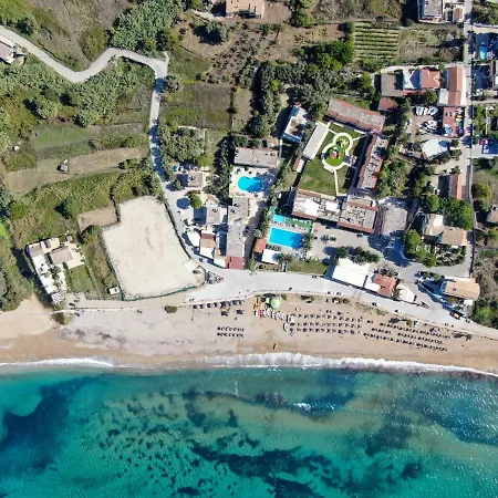 Athina מלון
